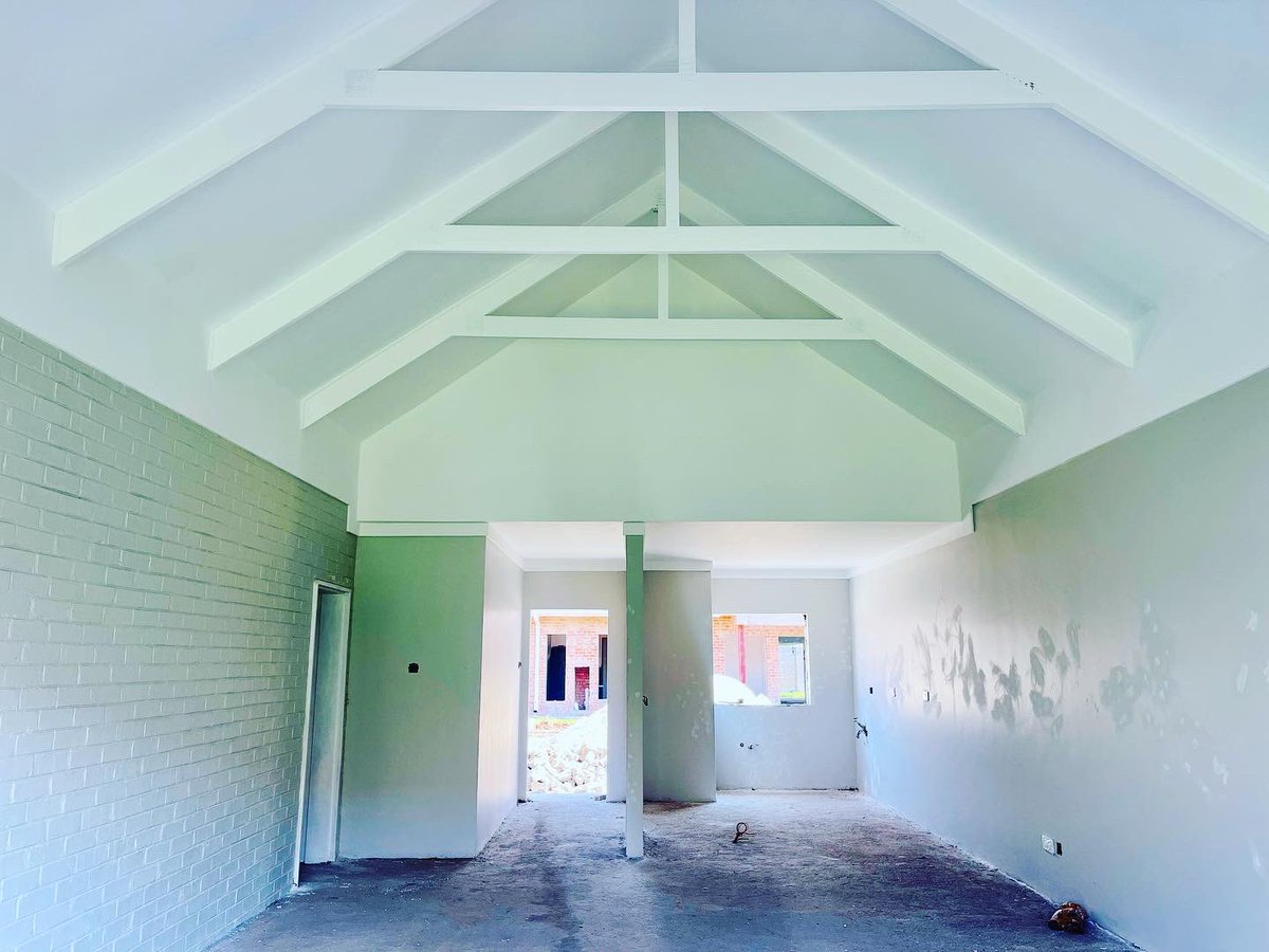 TurnburyProp's tweet photo. It’s the home stretch! We are pushing for end of year hand over at this #Harare development…

#Construction #PropertyDevelopment https://t.co/VbX8OmwicF