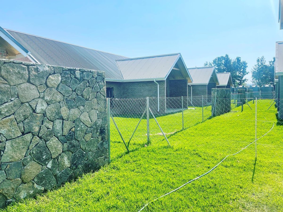 TurnburyProp's tweet photo. It’s the home stretch! We are pushing for end of year hand over at this #Harare development…

#Construction #PropertyDevelopment https://t.co/VbX8OmwicF