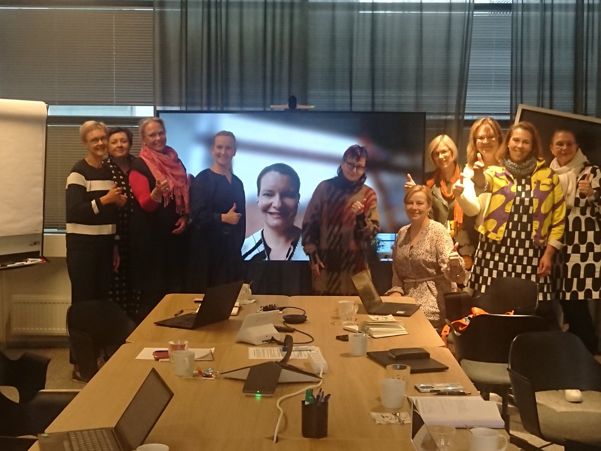 #hopeinensiirtymä vaikuttajat kokoontui rakentamaan parempaa tulevaisuutta vanhenevalle Suomelle <a href="/SaaraHassinen/">Saara Hassinen</a> <a href="/SannaLauslahti/">Sanna Aunesluoma ent Lauslahti</a> <a href="/KitiMuller/">Kiti Müller</a> <a href="/ullabroms/">Ulla Broms</a> <a href="/MSaranpaa/">Minna Saranpää 🇺🇦</a> <a href="/NissinenMinna/">Minna Nissinen</a> <a href="/elisa_pilli/">Elisa Pilli-Sihvola</a> @SPaloheimo @susanstrand <a href="/anne_kangas/">Anne Kangas</a>