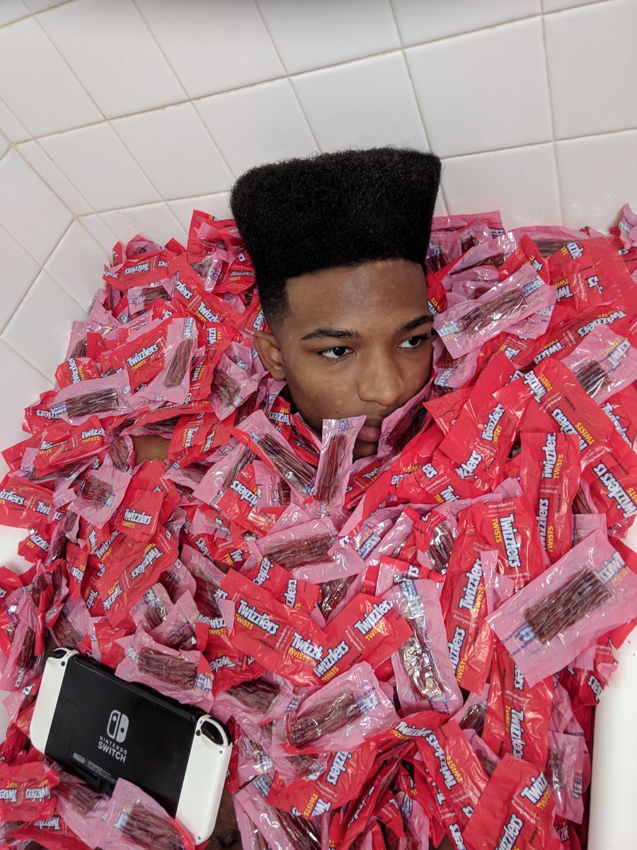 EtikaMemories's tweet photo. Etika's Twizzlers bathtub https://t.co/RZl5kt7SCV