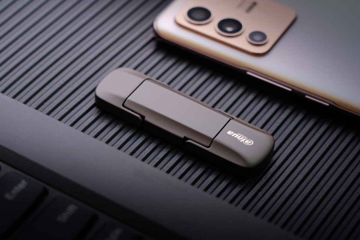 dahuamemory's tweet photo. With two ports, #dahua S809 series solid state #usb disk is compatible devices with Type-A and Type-C ports, easy for users to read and write files on devices with different ports🥰.
#dahua #dahuatechnology #dahuacctv #usbphone #udisk #typea #typec https://t.co/WfYbeQZNLk