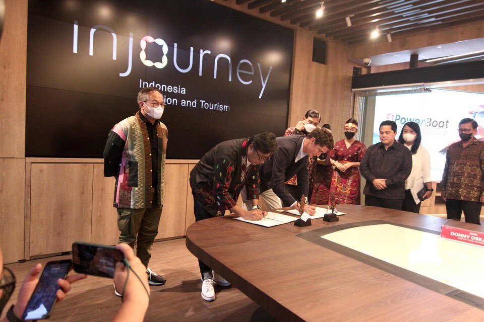 F1H2O™ tweet media