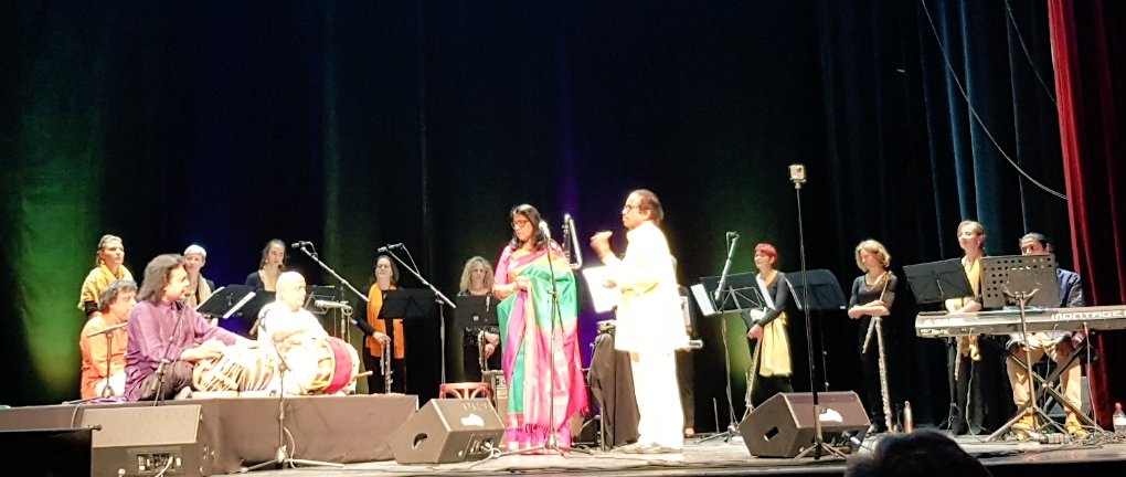 prabithaUrwyler's tweet photo. 'Symphonic Expressions' opened by @kavitasub, premiered #MahatmaSymphony from @Drlsubramaniam in fusion with @posttenebraslab, presenting the life of #Gandhi celebrating #AzadiKaAmritMahostav #IndiaintheAlps. Thanks @iccr_hq @IndiainSwiss  @TeamworkArts  #music @taaaltanmoy https://t.co/xG8AsYlQ0s