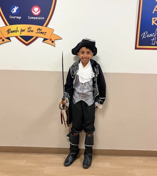 AIS_Grade6's tweet photo. Grade 6A celebrating Pirate Day. #AISGrade6 #AISPrimarySch https://t.co/5Y0HlCt0Ja