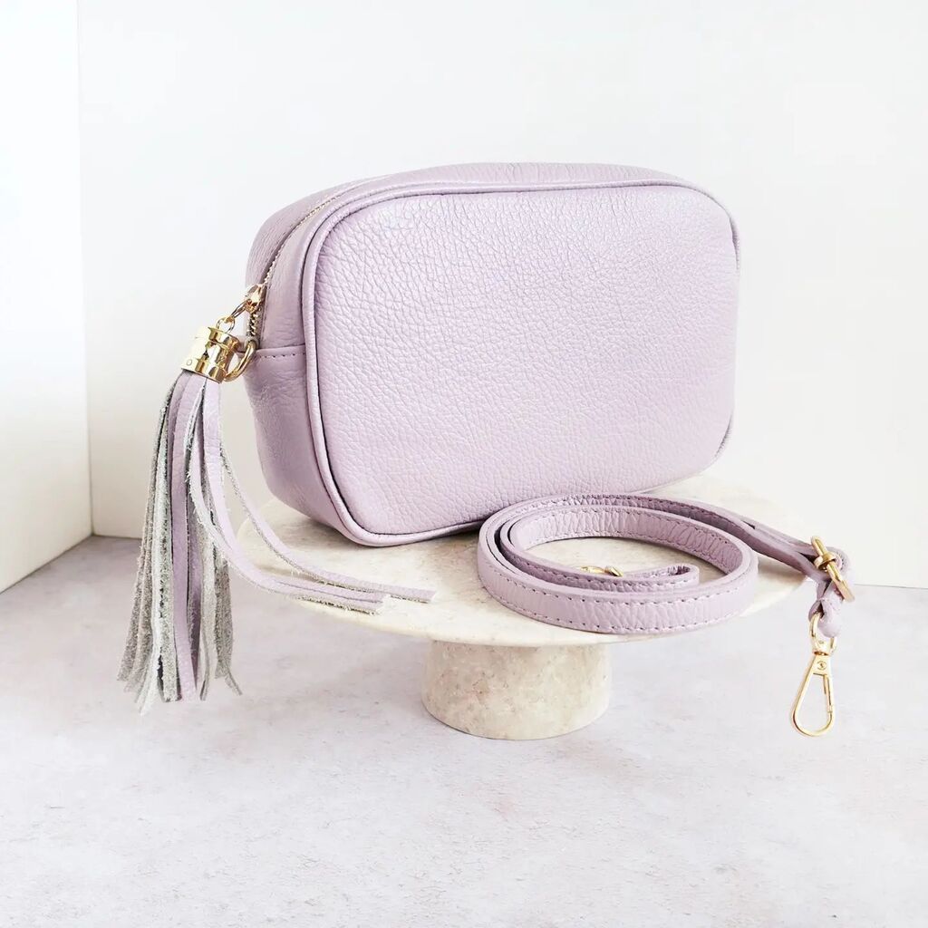LiveLagom's tweet image. Pale lilac hue makes this classic box bag more romantic. Wouldn't you agree? 💖
.
.
.
#boxbag #leatherhandbag #crossbodybag #sustainablebrand #lilac #accessories #fashionaccessories #lagom instagr.am/p/CjCpxDJMr97/