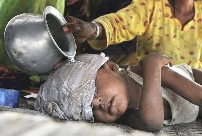 ہمارے پاس دشمن سے لڑنے کیلئے ایٹم بم، جدید میزائل اور ٹینکس تو موجود ہیں لیکن اپنے بیمار بچوں کو دینے کیلئے پیناڈول کی گولی نہیں ہے۔