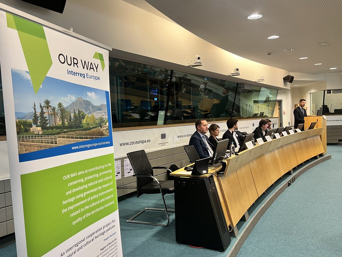 RegionMurcia_UE's tweet photo. El director general de Unión Europea, @AaZFerrari inaugura la Conferencia Final del proyecto @ourway18 en #Bruselas, para la #promoción y protección de #víasverdes, liderado por la @regiondemurcia
#ourwayFINALC #greenways
@interregeurope @europedirectmurcia @euinmyregion https://t.co/rj4NOWgrZi