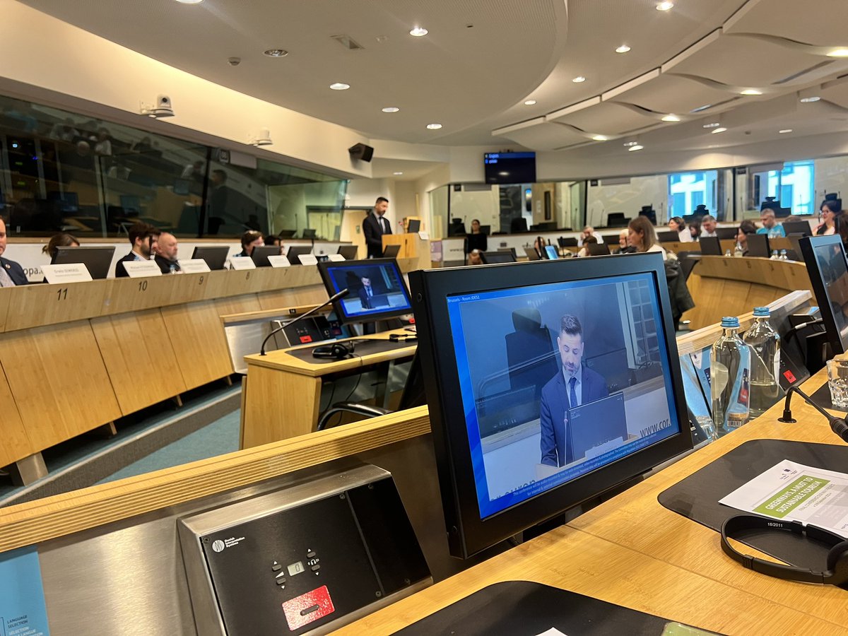 RegionMurcia_UE's tweet photo. El director general de Unión Europea, @AaZFerrari inaugura la Conferencia Final del proyecto @ourway18 en #Bruselas, para la #promoción y protección de #víasverdes, liderado por la @regiondemurcia
#ourwayFINALC #greenways
@interregeurope @europedirectmurcia @euinmyregion https://t.co/rj4NOWgrZi