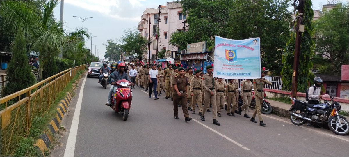 BiplabKumarBa15's tweet photo. @HQ_DG_NCC
@dgncc_india
@kalinga_sagar
@hirakudwarrior
@14_OdishaBnNCC
@TariniWarriors
@Gopalkr55311566
@Rajeev 
Puneet Sagar Abhiyan Awareness Rally by 14 (O) BN NCC, Keonjhar.128 Cadets of D.D. Auto College,D. N. High School &amp; N.S.Police .High School, Keonjhar Participat https://t.co/Pkpmg3fTZn
