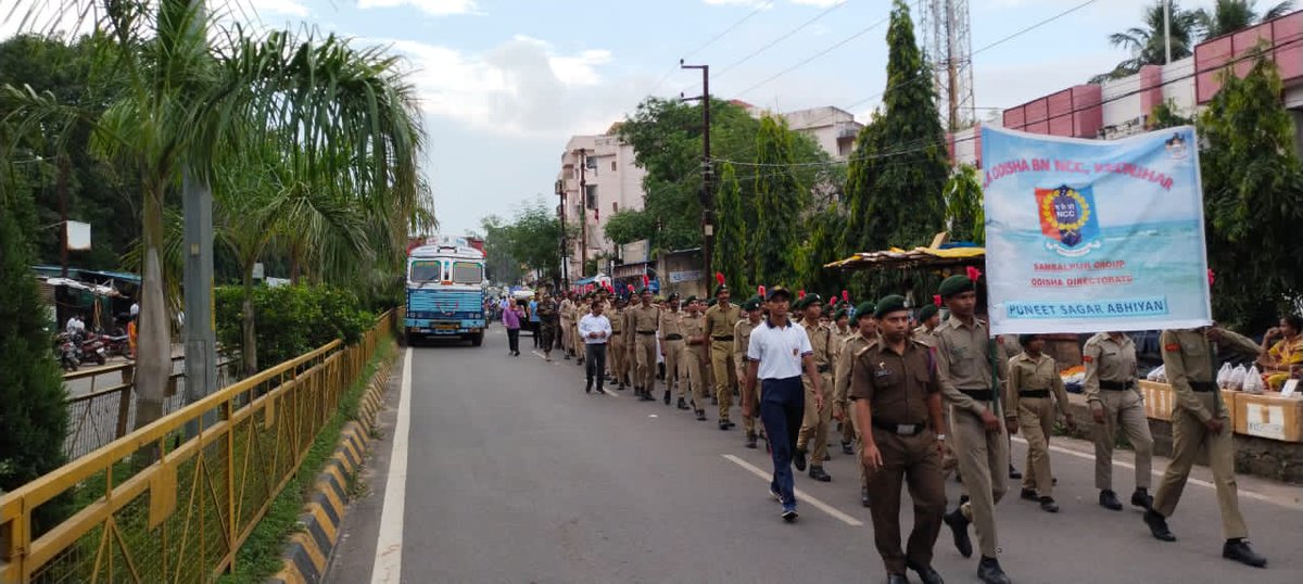 BiplabKumarBa15's tweet photo. @HQ_DG_NCC
@dgncc_india
@kalinga_sagar
@hirakudwarrior
@14_OdishaBnNCC
@TariniWarriors
@Gopalkr55311566
@Rajeev 
Puneet Sagar Abhiyan Awareness Rally by 14 (O) BN NCC, Keonjhar.128 Cadets of D.D. Auto College,D. N. High School &amp; N.S.Police .High School, Keonjhar Participat https://t.co/Pkpmg3fTZn