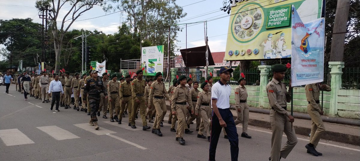 BiplabKumarBa15's tweet photo. @HQ_DG_NCC
@dgncc_india
@kalinga_sagar
@hirakudwarrior
@14_OdishaBnNCC
@TariniWarriors
@Gopalkr55311566
@Rajeev 
Puneet Sagar Abhiyan Awareness Rally by 14 (O) BN NCC, Keonjhar.128 Cadets of D.D. Auto College,D. N. High School &amp; N.S.Police .High School, Keonjhar Participat https://t.co/Pkpmg3fTZn