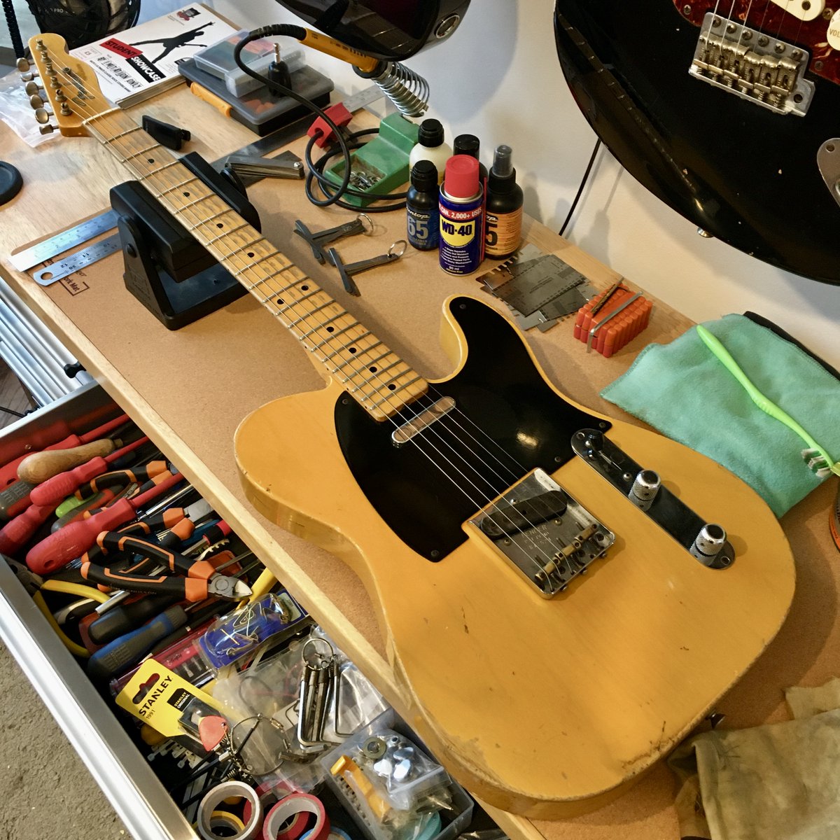 guitarbath's tweet photo. An amazing @fender 52 Relic Telecaster on the bench for it's annual setup & service. #fender #fendercustomshop #telecaster #customshop #blondie #guitarservice #guitarsetup #stringchange #newstrings #fretpolish #guitarmaintenance #trussrodadjustment #guitarbath https://t.co/uoscKaolOM
