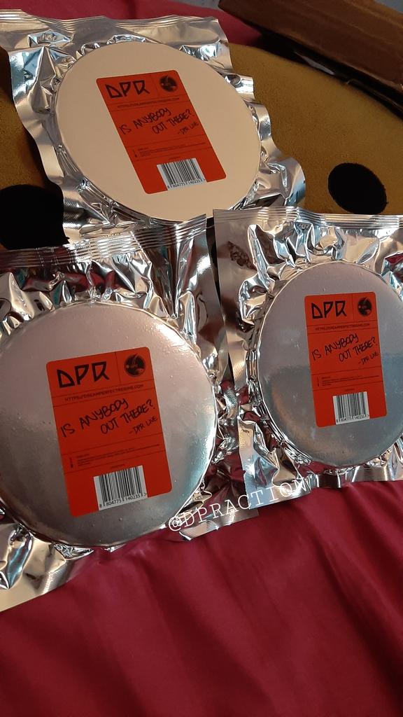 DPRACTION's tweet photo. hallo, aku mau jual album DPR - IAOT (is anybody out there?) aku satu lagi ya, masih sealed. yang minat dm aja, harganya di dm. jual cepet karna ada urgensi, thank you!
help rt ya 👐
#wts #dpralbum #dpriaot #iaot https://t.co/mTQzS60tS4