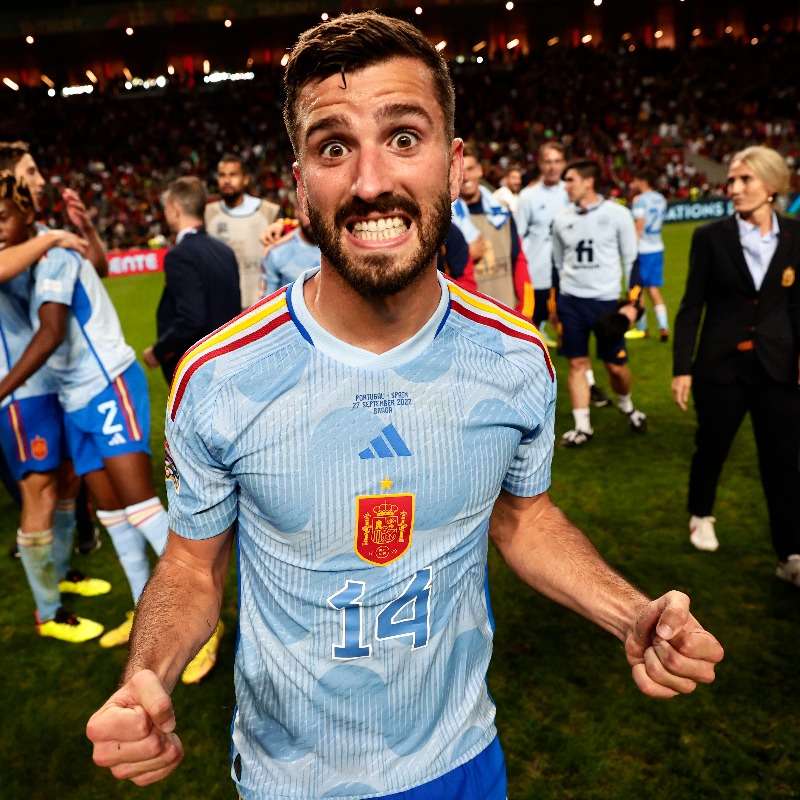 valenciacf's tweet photo. 🦇 @jose_gaya y @HGuillamon se han clasificado con la @SeFutbol para la Final Four de la #NationsLeague 🇪🇸⚽️

¡Enhorabuena a los dos y a toda la selección! 👏🏽

#ADNVCF https://t.co/es2p8b1iQf