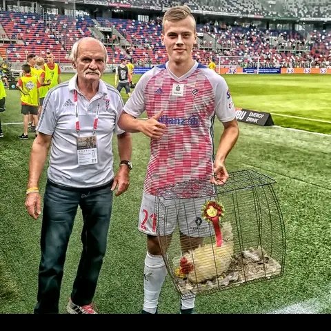 osenisa19's tweet photo. This guy was given a chicken as the man of the match https://t.co/ASL7s9VGqz
