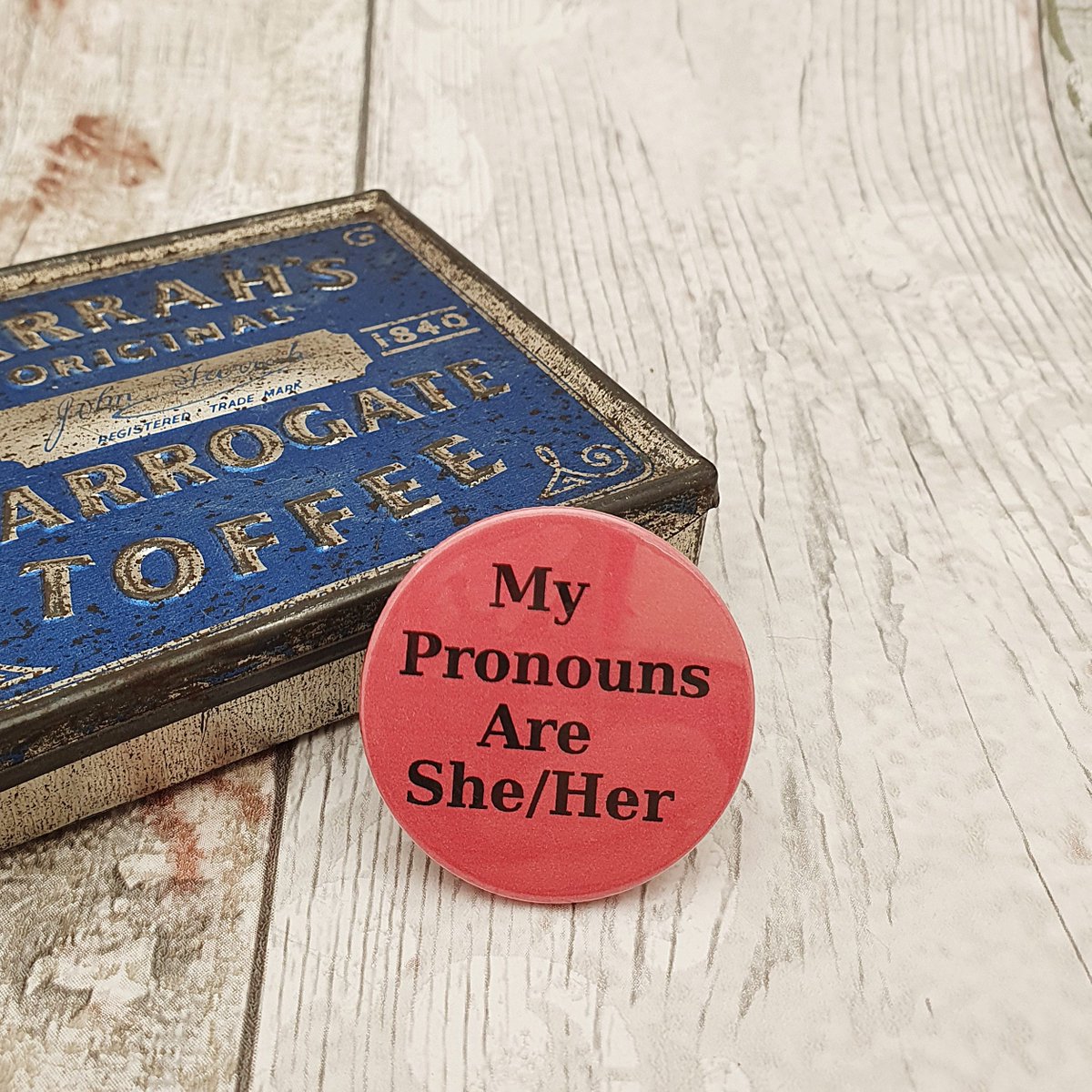 martisanne's tweet photo. My pronouns are she her badge, LGBTQ pin, pronoun pinback button, femme, queer, trans, female, genderfluid, gender identity, non binary https://t.co/7Z1JYNd2c7 #EtsyTeamUnity #TMTinsta #PronounButton https://t.co/tdl2LRweFV