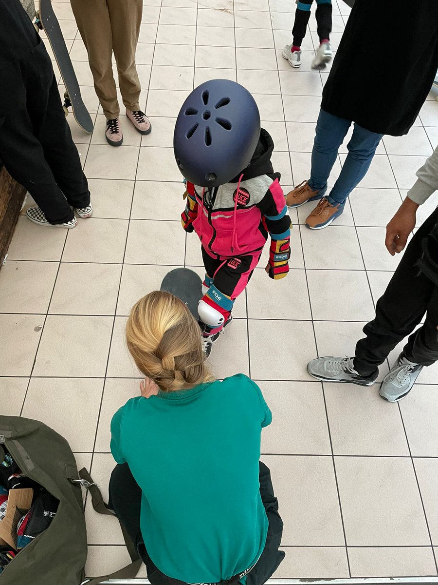 Skateistan is reaching more refugees in Belgium! 

Our Skate and Create program is running at a refugee center in Brussels. With the help of our new partner  BX'elles, we are spreading the fun and freedom of skateboarding to even more children around the world. 

#skateistan
