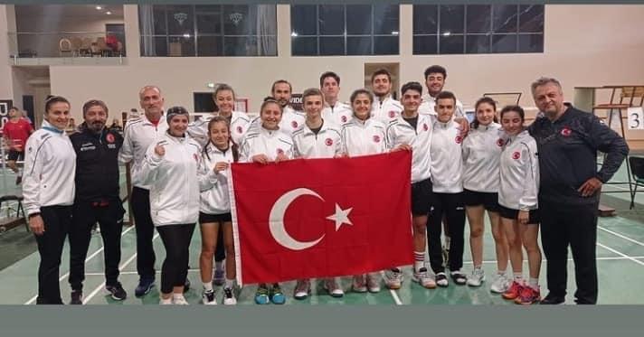 GSB_Kayseri's tweet photo. Litvanya'da düzenlenen İşitme Engelliler U19 Avrupa Badminton Şampiyonası'nda sporcumuz Tellinur Ataş ve Muhammed Mahmut Sert Mixler kategorisinde Avrupa 3.'sü olarak bronz madalya kazandı. Şampiyonada Milli Takımımız Avrupa 2.'si oldu. Tebrik ediyoruz. 👏👏👏 https://t.co/gsAFFzh8gp