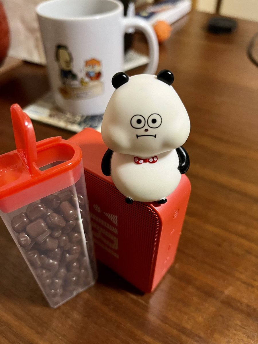 masamasacco's tweet photo. ぱんだちゃん meets チョコベビー🍫
頑張ってみたが自分では無理だと悟ったらしい。
#チョコベビー
#CHOCOBABY
#meiji
#ふとってるぱんだ
#にしむらゆうじ https://t.co/MaGrE8L8rp