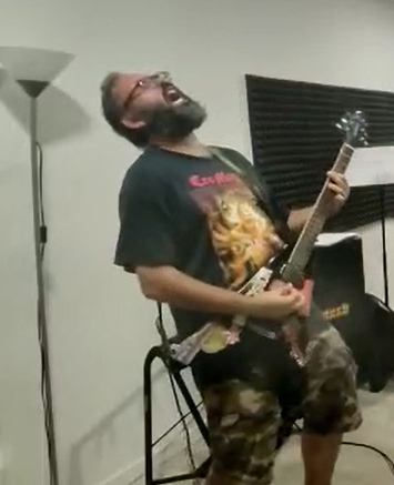 Ragarhem's tweet photo. El lunes fui un poquito más feliz #Hardcore #MadrizHardcore #DeadEndPath #MZHC https://t.co/Yd12f3l6zN