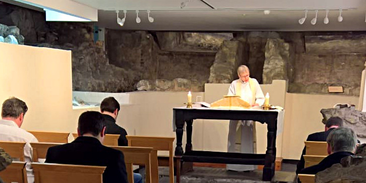 stbrideschurch's tweet photo. Today, and every Wednesday, at 1:15pm – a simple said service of #HolyCommunion downstairs in the historic Crypt chapel. Please join us.
#CityOfLondon @dioceseoflondon #FleetSt #cityworker https://t.co/RNQXt1hfSU