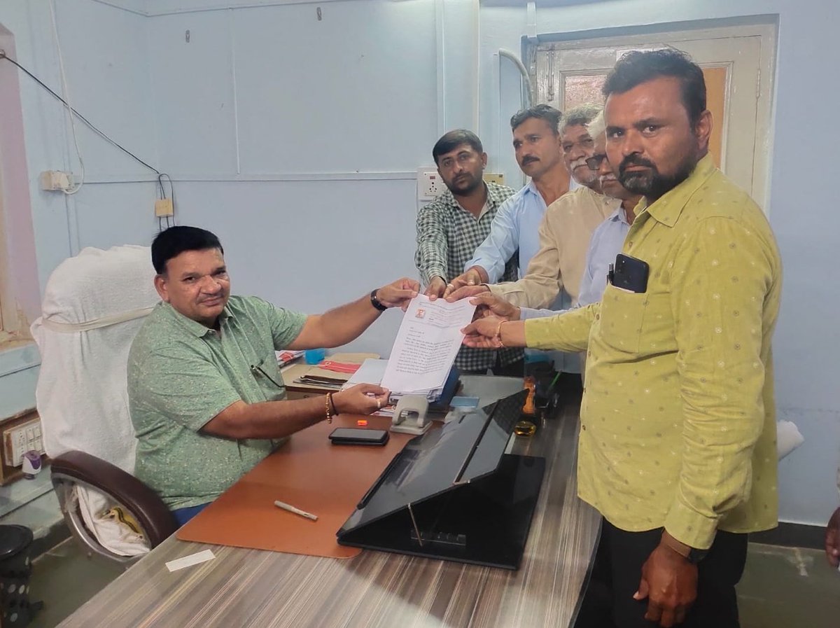 FpsAssociation's tweet photo. જામનગર જિલ્લાના લાલપુર તાલુકા એફ. પી. એસ. એસોસિએશન દ્વારા આવેદન પત્ર. 

@CMOGuj @PiyushGoyal @Secretary_DFPD @pkumarias @nanditaias @tmdholakia  @nareshpatelmla @GajendrasinhBJP @tv9gujarati @abpasmitatv @Bhupendrapbjp https://t.co/H6YWlLZh0b