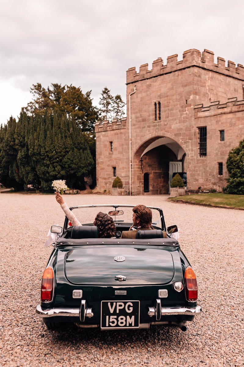 WEDDING WEDNESDAY 💐
 
📸 Abbie Sizer Photography