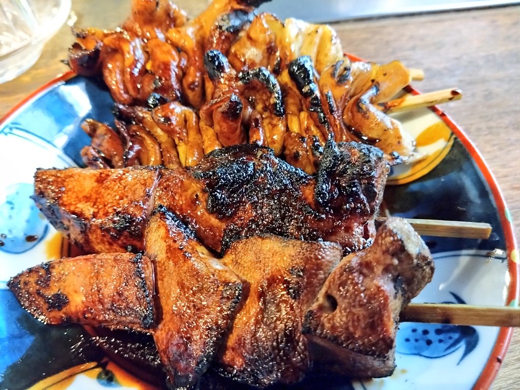 shogibay's tweet photo. 今日はずっと行ってみたかった、モツのお店で飲んできました！
煮込みも焼きも美味しかったけど、生（ボイル）の串が凄い美味しい
楽しかった！ https://t.co/YnrewmDLxL