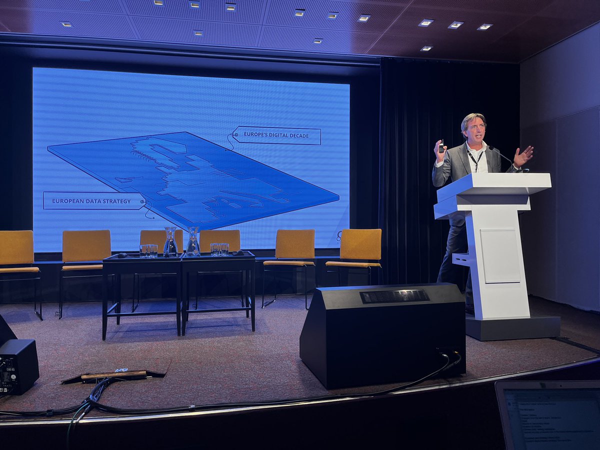 E4F_AV's tweet photo. @Hverwayen explaining the new Data Space for cultural heritage at the #europeana2022 conference. What can we learn and how to contribute? Working together is a key for succes @Europeanaeu https://t.co/h3rY5332gC