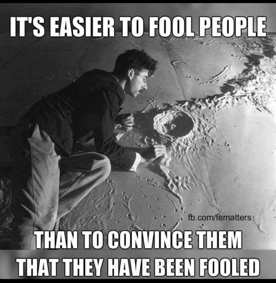 serat777's tweet photo. #lies #NASA #movies #hollywood #allstaged #flatearth #greenscreen #moonlanding #fake https://t.co/I72Dz051fQ
