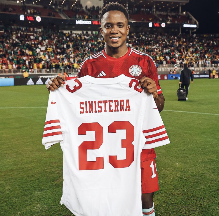 Lotomball30's tweet image. This man❤️❤️❤️

@Sinisterra29 

#Colombia #MEXCOL