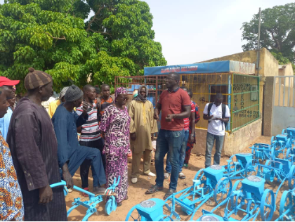 PronatEnda's tweet photo. Commune de #Diouroup, @PronatEnda mise sur les Caisses villageoises d'épargne et de crédit autogéré (#CVECA) pour l'#automatisation financières des #producteurs et #productrices : 14 134 000 F CFA pour 11 tonnes d’arachide, 11 houes
@Misereor @_HEKS @CARI_ONG @wfd_ev https://t.co/xuVEe7rrWB