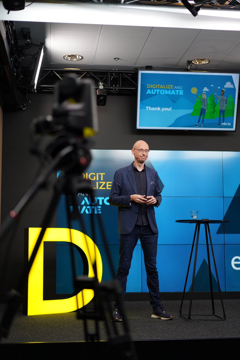 Efecte's tweet photo. “Exceptional UX is about human-friendly interfaces.” That's what the new #Efecte chat for service management is all about.

Thank you @SanteriJussila for introducing us to a new Efecte portfolio!

#servicemanagement #chatbot #digitalizeautomate https://t.co/5dFWQCOYpV