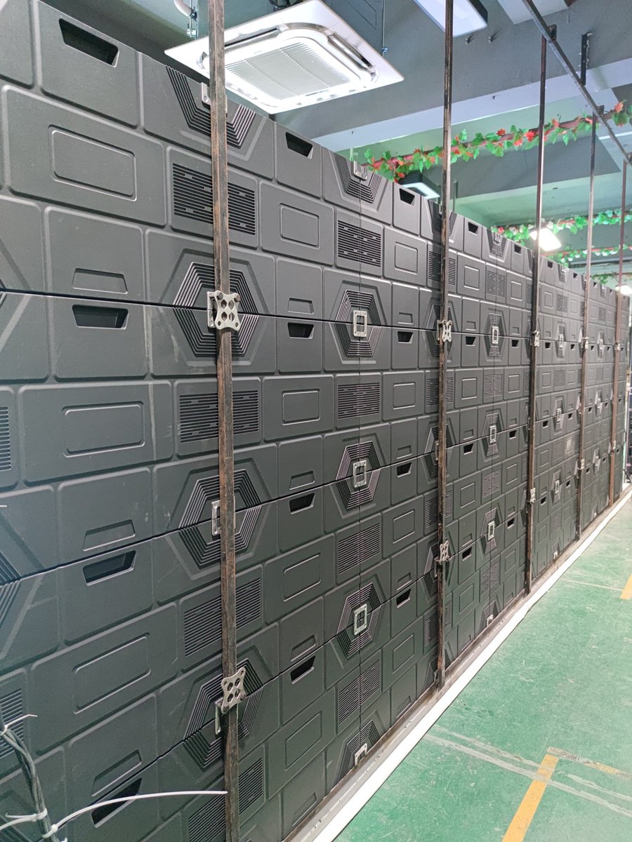 LeeVigdis's tweet photo. X~COB type good choice, waterproof ,anti-collision 
P1.25 / P1.53 / P1.56 / P1.667 / P1.875 / P1.86 
Front maintenance with magnet .easy service 
Die-casting aluminum cabinet 640*480mm #ledscreen #ledvideowall #leddisplays #ledrental #ledpanel #media #event #ledshow #pantallasled https://t.co/nFpHEOoDc2