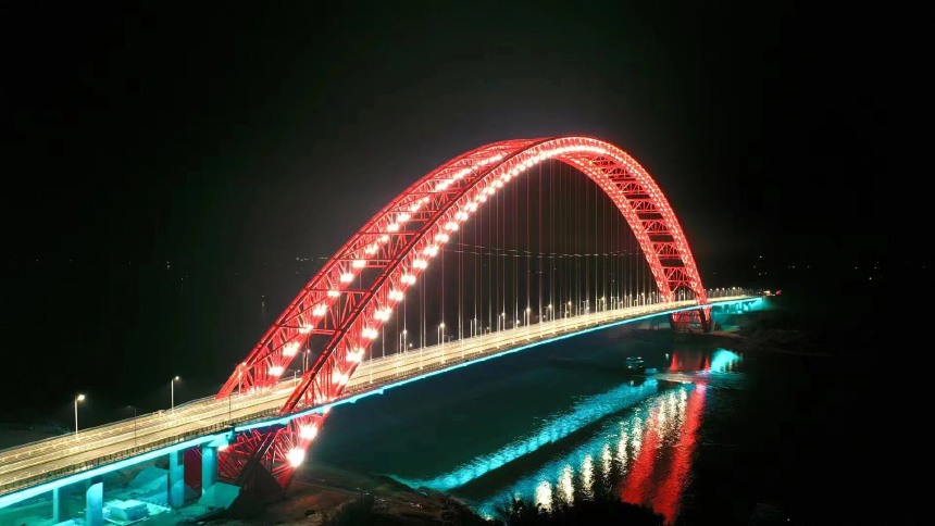 PDChina's tweet photo. Recognized as the world’s longest arch bridge by the Guinness World Records for its 575m-long main span, the 1,035m-long Third Pingnan Bridge, a project on the expressway linking Lipu and Yulin in south China’s Guangxi, has been a signature engineering feat in China since 2020. https://t.co/gWGhPqeChp