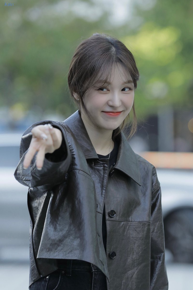 hohoho_0323's tweet photo. 仓鼠大王和小可爱🐹😎😉
#WENDY #웬디 
#WendysYoungstreet #레드벨벳 https://t.co/cxQqMZHgUA