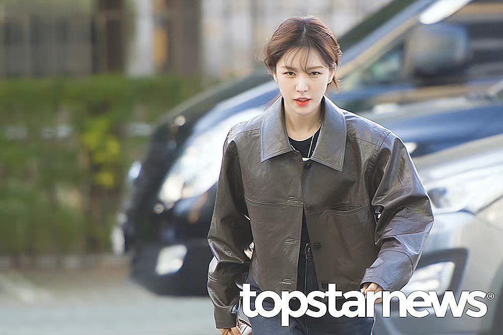hohoho_0323's tweet photo. 仓鼠大王和小可爱🐹😎😉
#WENDY #웬디 
#WendysYoungstreet #레드벨벳 https://t.co/cxQqMZHgUA