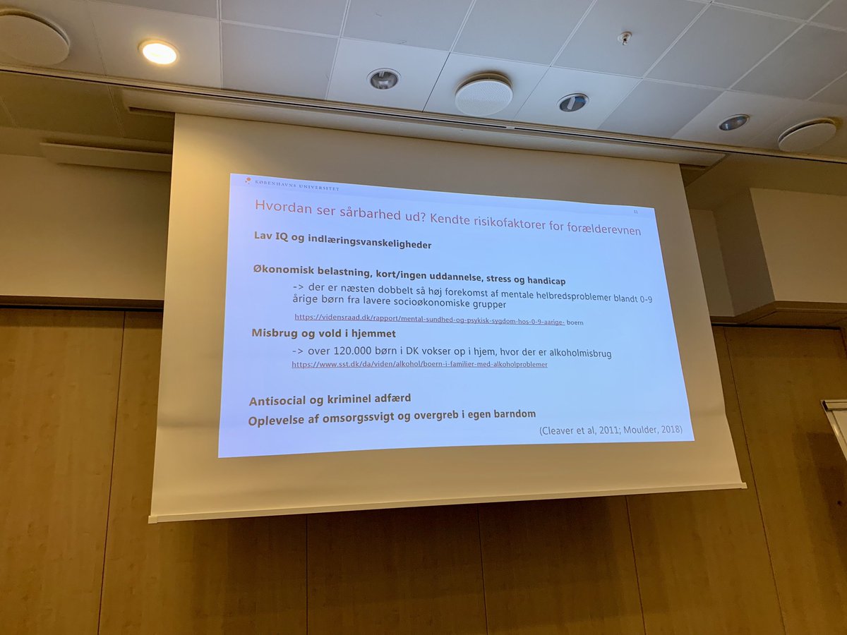 #sårbaregravide konference er igang med tankevækkende og dataspækket oplæg v prof Mette Skovgaard Væver fra KU. Centralt budskab: tidlig og tilstrækkelig indsats! Vi har en fælles opgave : sygehuse og kommuner💪🏻 ⁦<a href="/regionsjaelland/">Region Sjælland</a>⁩ ⁦<a href="/NSRsygehuse/">NSRsygehuse</a>⁩