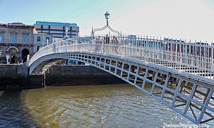 Just had to taken more photos of the ha’penny bridge when visiting Dublin again #Dublin #Dublincity #thehapennybridge #discoverdublin #visitdublin #lovedublin #dublinexplore #armaghgirlindublin