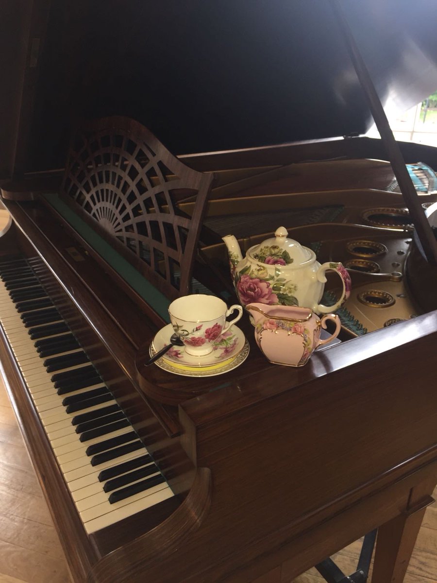 TeaPartyCompany's tweet photo. Tea Party Company celebrate your next event with beautiful English China https://t.co/vdOHpgVtUh
