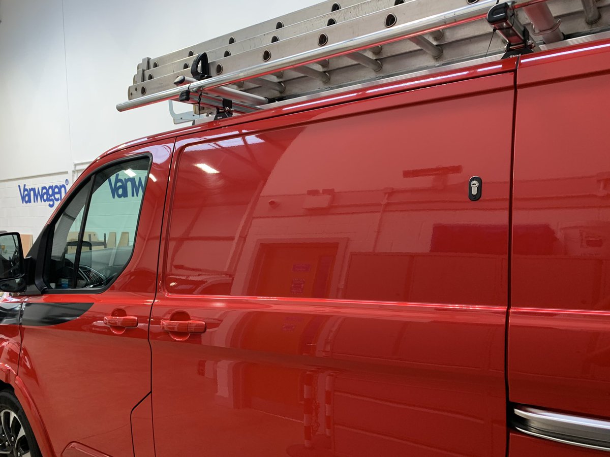 vanwagenuk's tweet image. Ford Custom fitted with L4V hook dead locks in high position on the sliding door and rear door.

This is the bare minimum that any Ford owner should be fitting to their van.

#vancrime #securitylocks #hooklocks #vansecurity
#vanwagen #deadlocks #customercare #letstalk #fordcustom