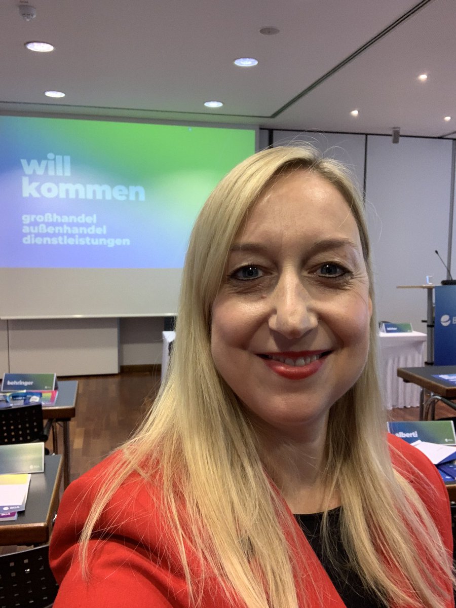 waren_e's tweet photo. BUNT war es gestern beim #bga in Berlin. Nicht nur ein neues Corporate Design und ein neuer Kurs des BGA, sondern auch ein bunter Austausch mit Frau Nahles, Herrn Merz und Bundesminister Lindner.
#warenverein #livedabeiinberlin #buntistimmergut https://t.co/znQLJif4xG