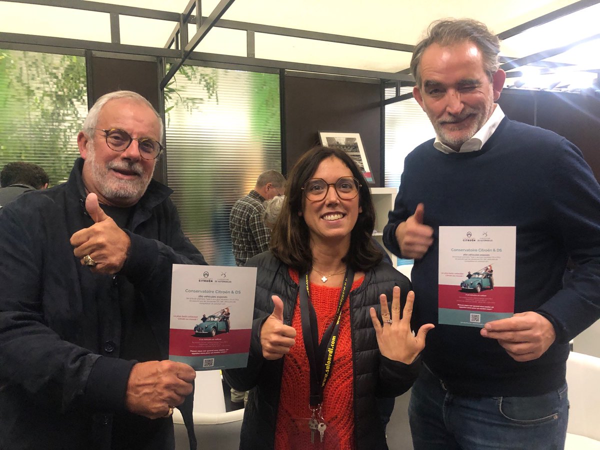 CitroenHeritage's tweet photo. Merci les amis Dominique @chapatte @turbofr, @CBourroux de #RTL et Stéphanie d’#UniVDL (organisateur du salon des Véhicules de Loisirs au Bourget) pour ce sympathique clin d'œil au Conservatoire #Citroën. Venez le visiter 👉 https://t.co/VRypS3uBGU 🤩
#SalonVDL 😉👋 @RTLFrance https://t.co/lhphseIc03