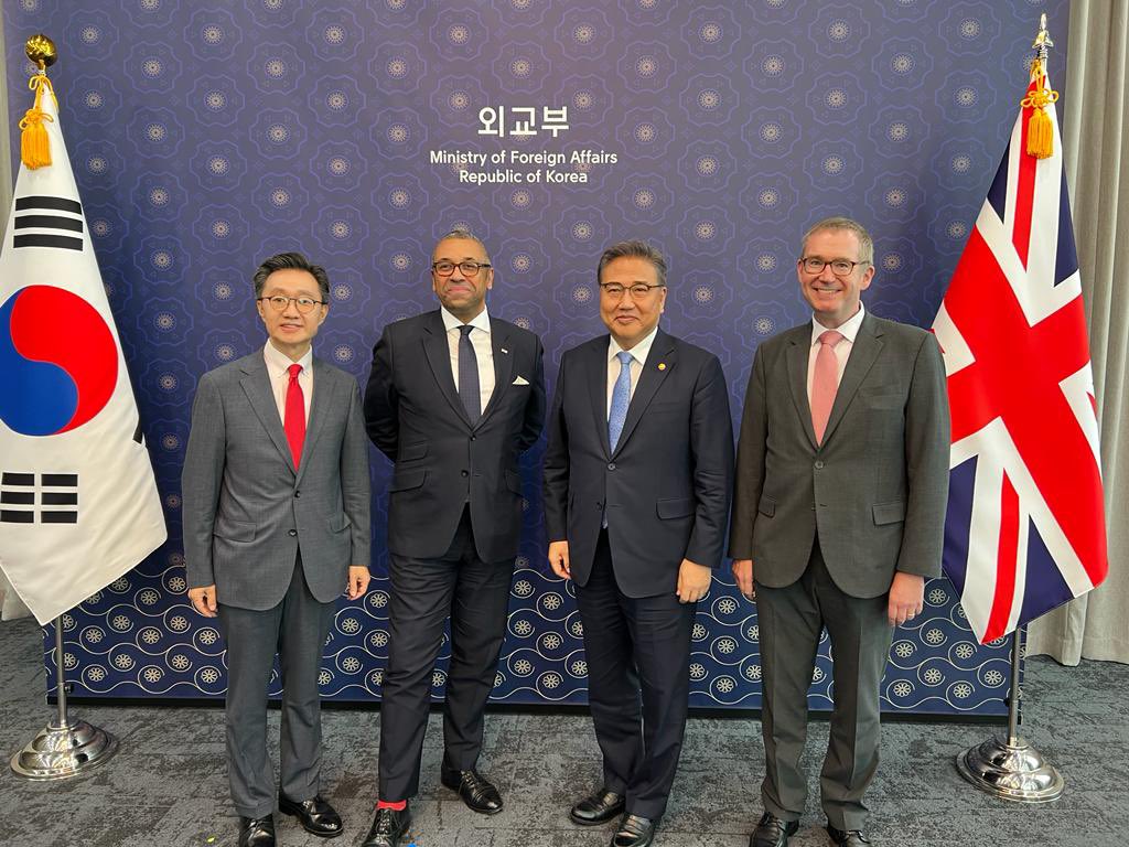Excellent 🇬🇧🇰🇷Strategic Dialogue today in Seoul. <a href="/JamesCleverly/">James Cleverly🇬🇧</a> and <a href="/FMParkJin/">FM ParkJin</a> agreed next steps for implementing our Bilateral Framework. Foreign Secretary also had a memorable visit to the DMZ. <a href="/UKinKorea/">UK in Korea🇬🇧🇰🇷</a> <a href="/FCDOGovUK/">Foreign, Commonwealth & Development Office</a>