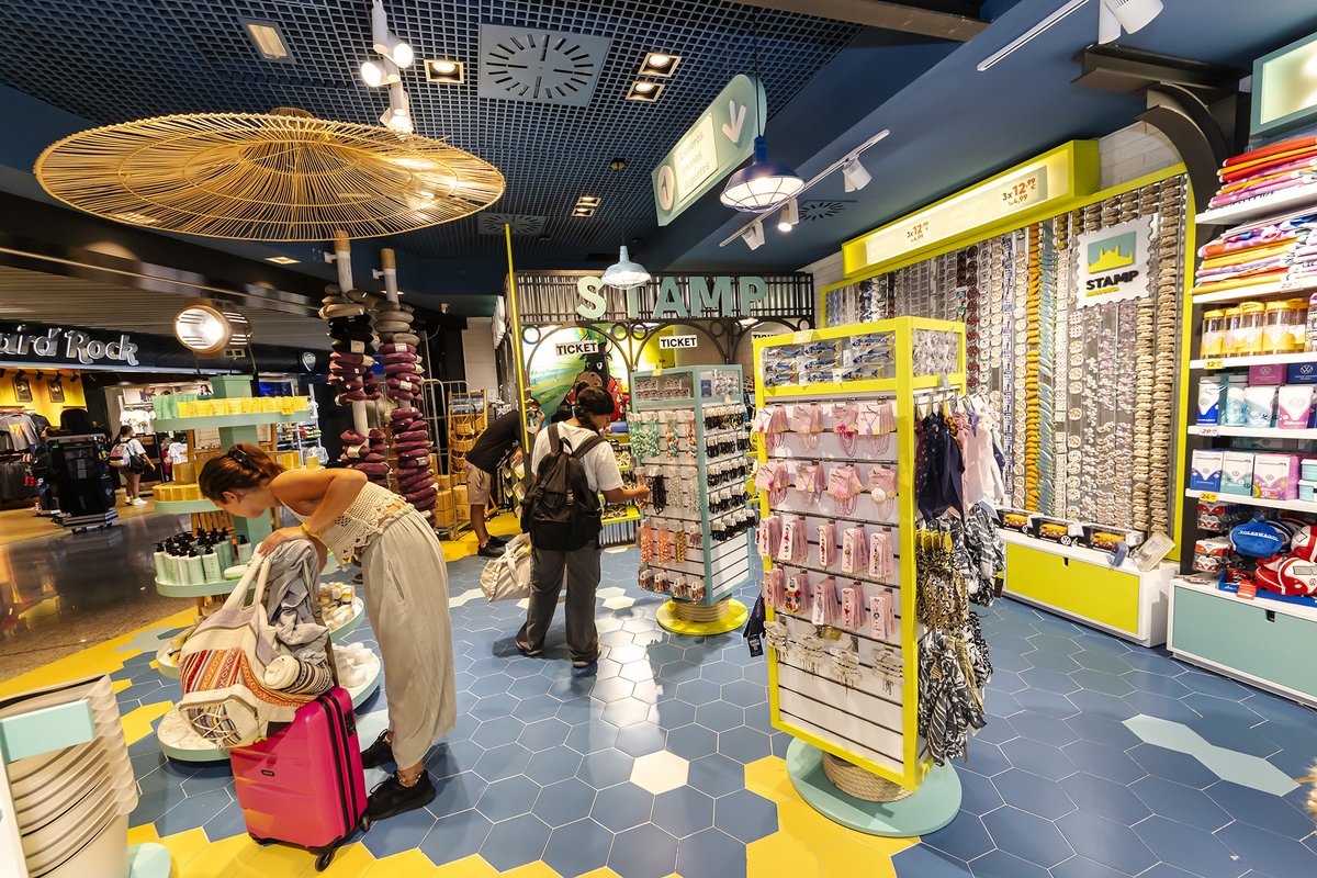 espace_blanc's tweet photo. ¡Nuevo trabajo terminado!
En Espace Blanc estamos muy orgullosos de haber finalizado la reforma para la tienda de Stamp en el Aeropuerto de Mallorca, agradeciendo a la firma su confianza en nosotros.
#comercio #retail #tienda #reformaintegral #exito #espaceblanc  #clientes https://t.co/nkbYMsOBom
