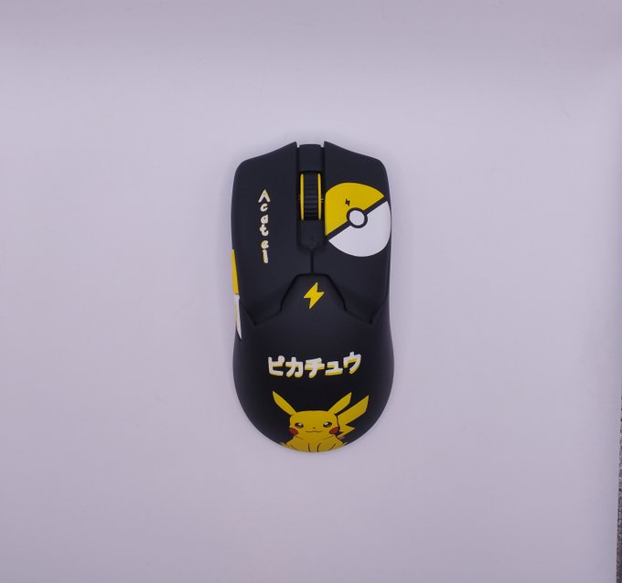 RazerES's tweet photo. ¿Tenemos algún fan de #Pikachu por aquí? 😍 https://t.co/DhytecsVr4