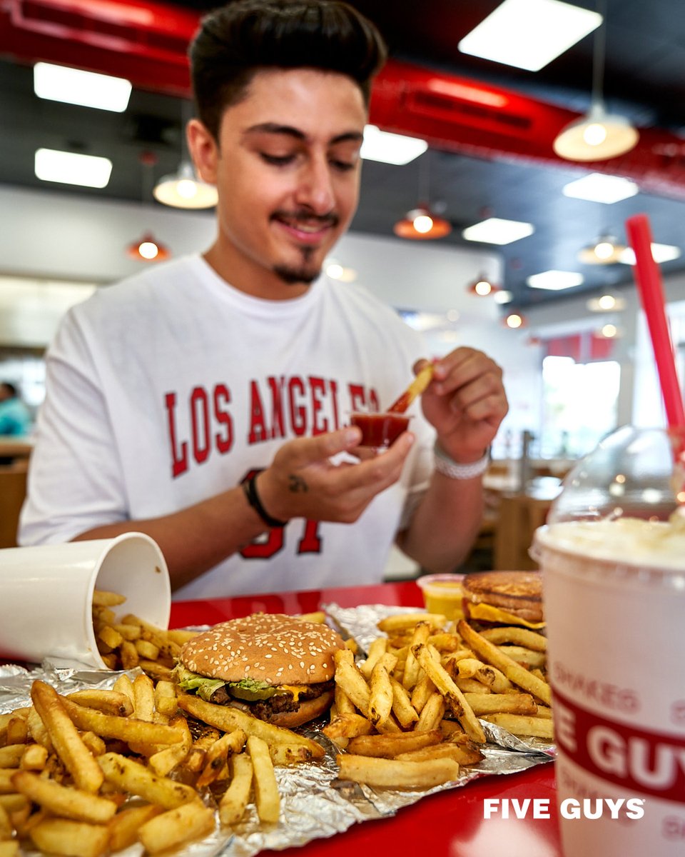 Five Guys Kuwait tweet media