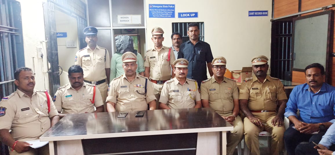 Congratulations! Keep Up The Brave Work!
Sub-Inspector Mr. J. Shiva Kumar &amp; Staff of #MadnoorPoliceStation #KamareddyDistrictPolice chasing over 50 km &amp; nabbing one of the Interstate cattle theft gang member on #NationalHighway161
<a href="/sp_kamareddy/">SP Kamareddy</a>