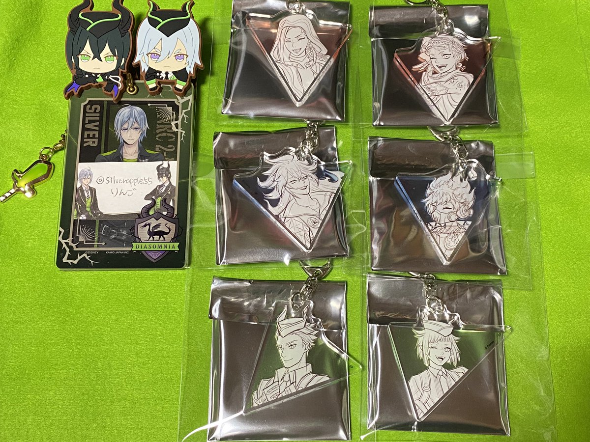 silverapple55's tweet photo. 【譲渡】ツイステ スケッチスタイル 笑顔ver. アクキー アクリルキーホルダー

譲→スカラビア寮/イグニハイド寮/セベク/リリア

求→各1点500円+送料

⚠️セベク/リリア以外は寮ごとのお譲りになります。

郵送になります。
検索からもお気軽にお声掛けくださいませ。 https://t.co/tbWZl26skS