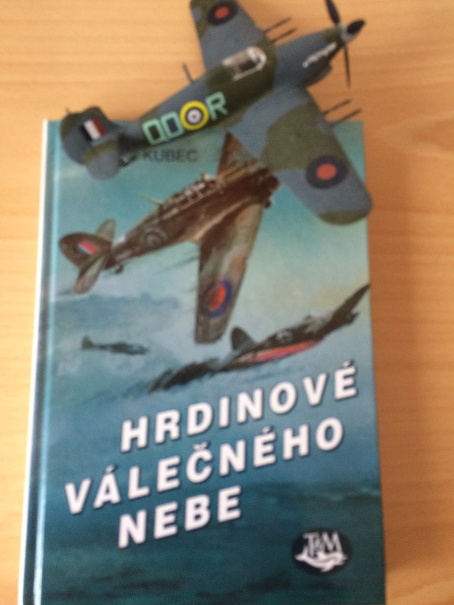 vacha_dalibor's tweet photo. Hlásím dočteno.
Ve srovnání s některými dalšími knihami o čs. letcích za #WW2 to trochu zaostává, ale pořád se dá s úspěchem a radostí přečíst.
#letadla #hrdinove #valka #coctu #knizky #knihy #ctu #knihomol https://t.co/HF00JLWOdE